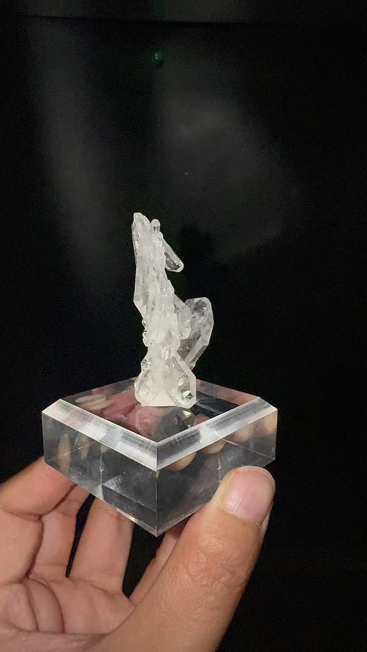 A00018 Natural faden healing quartz with acrylic holder from pakistan