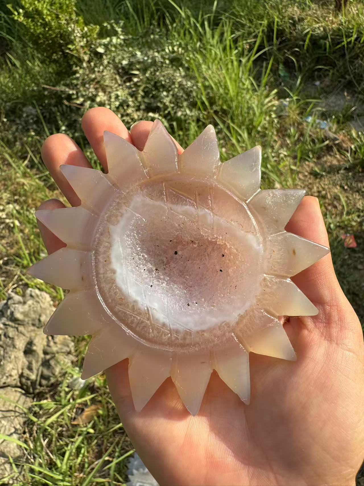 A00054 sparkly druzy sun flower carving