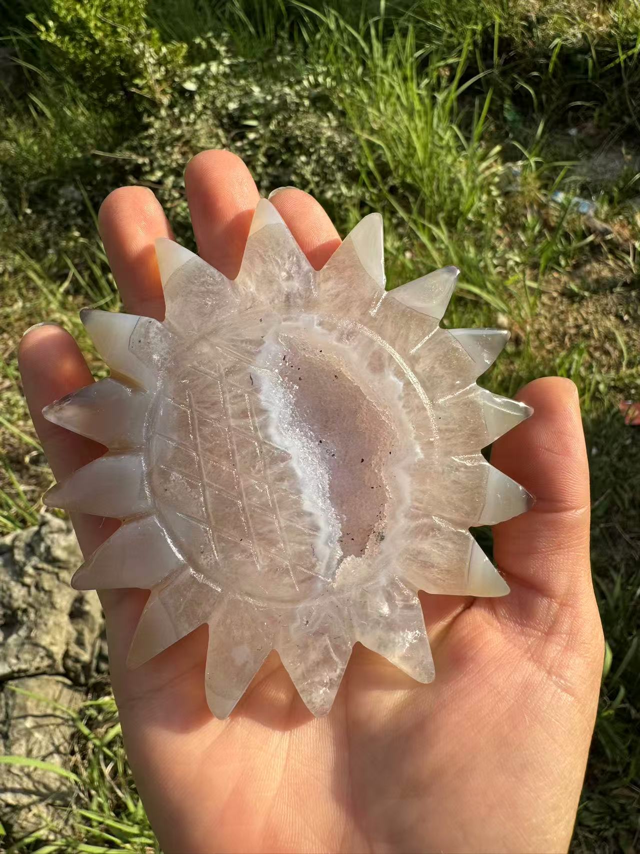 A00054 sparkly druzy sun flower carving