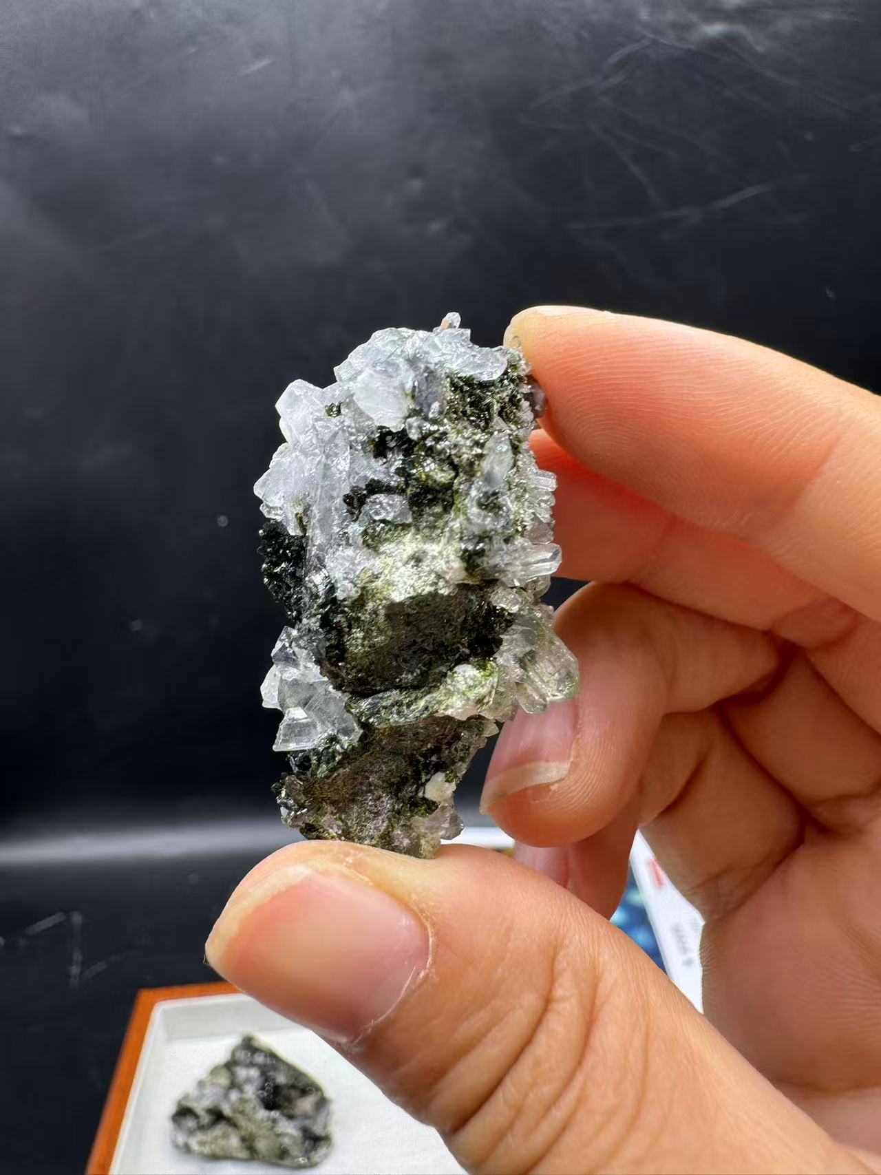 A00081 rare beautiful exquisite epidote mineral specimen