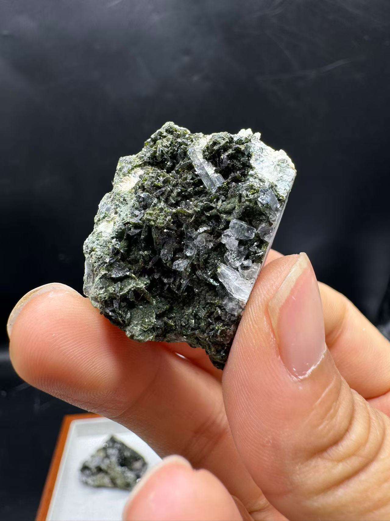 A00081 rare beautiful exquisite epidote mineral specimen