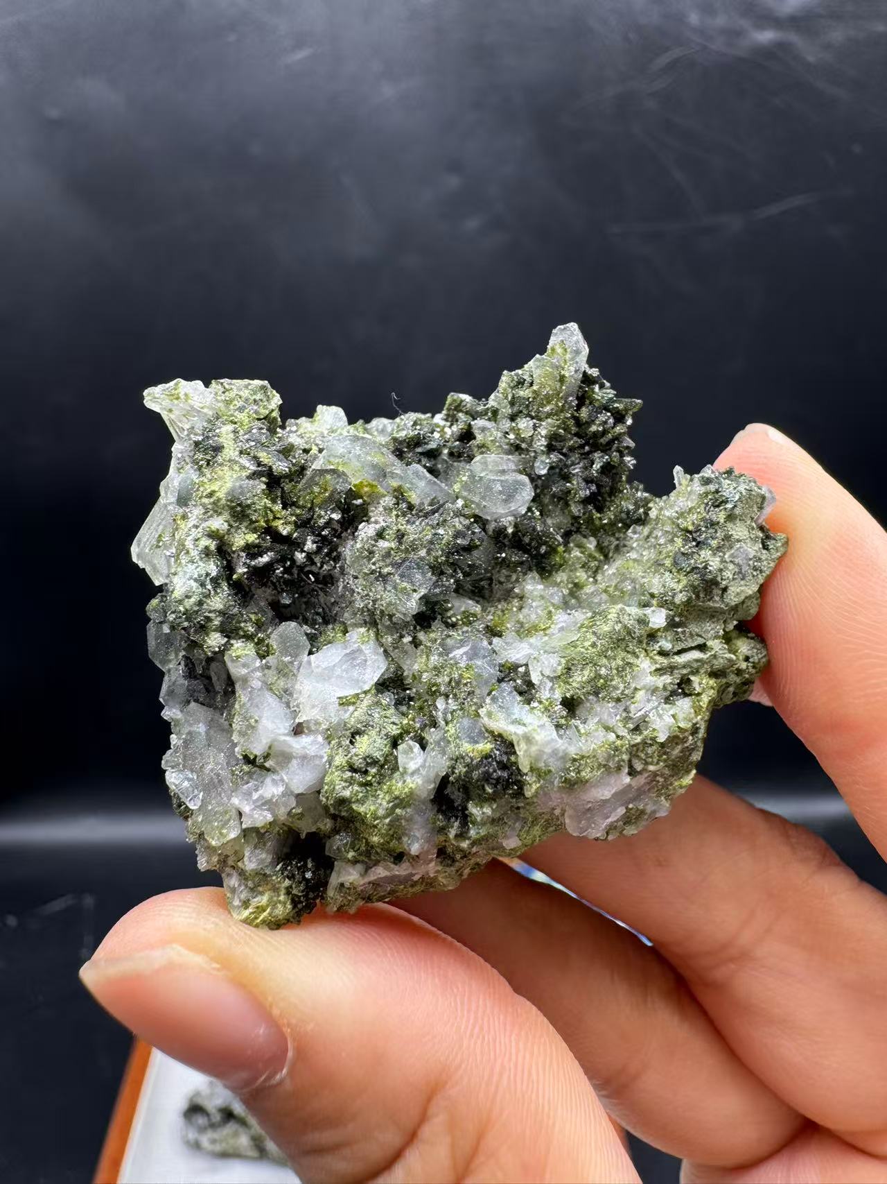A00081 rare beautiful exquisite epidote mineral specimen