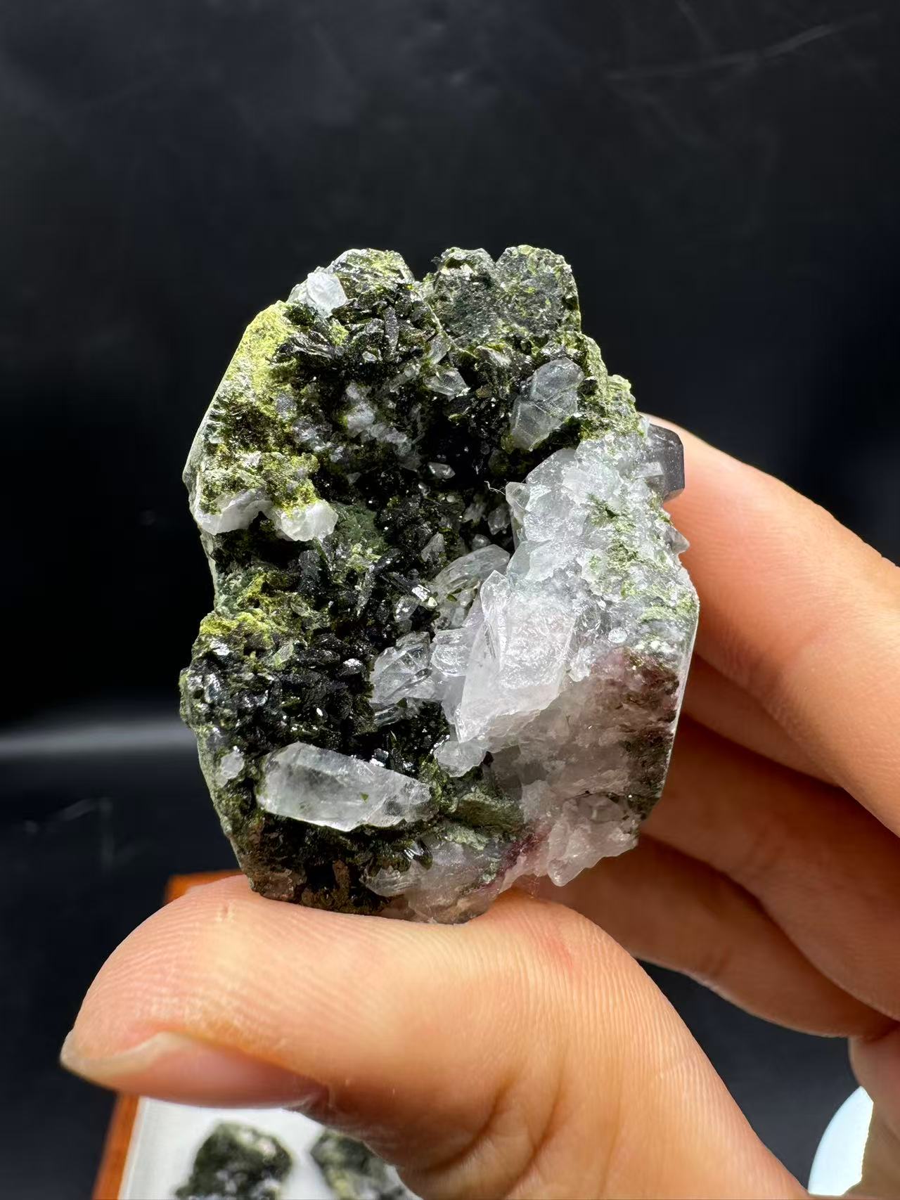 A00081 rare beautiful exquisite epidote mineral specimen