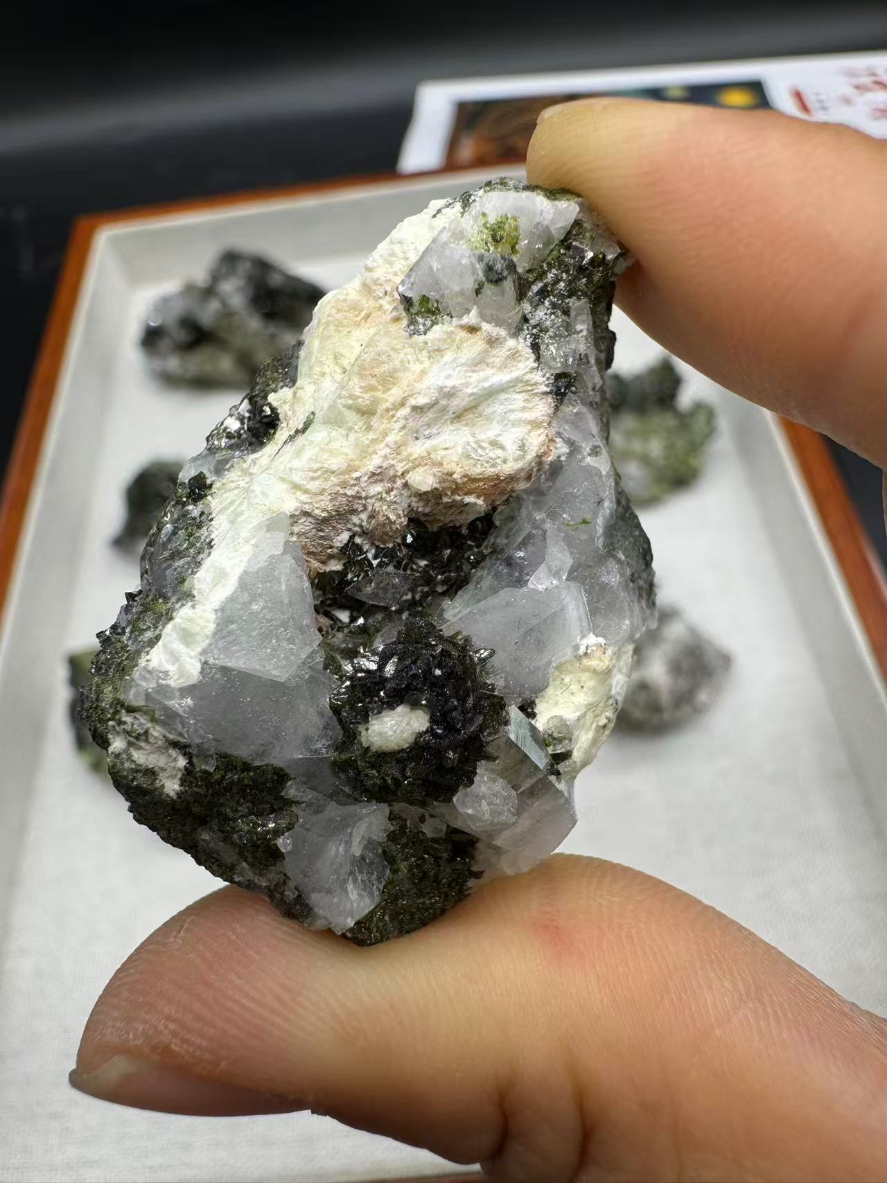A00081 rare beautiful exquisite epidote mineral specimen