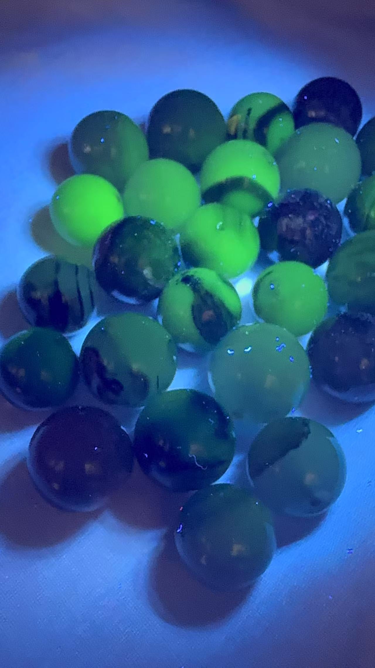 A00122 green uv reaction volcano bead (can diy bracelet ,have hole )
