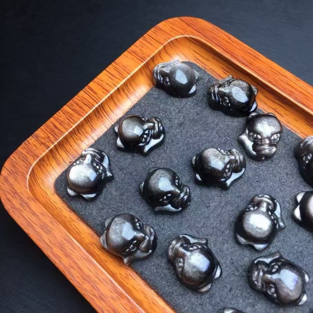 A00144 silver obsidian small fox caving