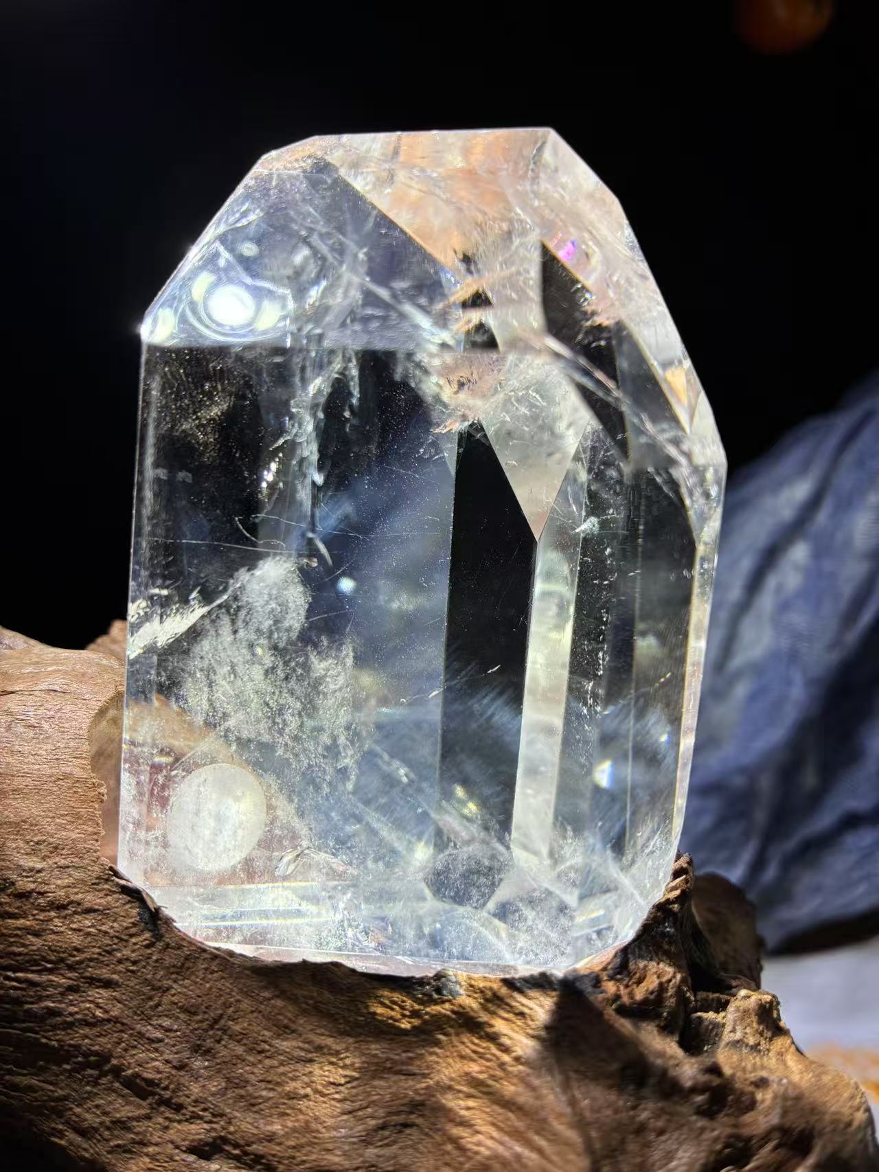 A00249 Rare natural highest quality transparent rainbow clear quartz with strong blue feather needle
