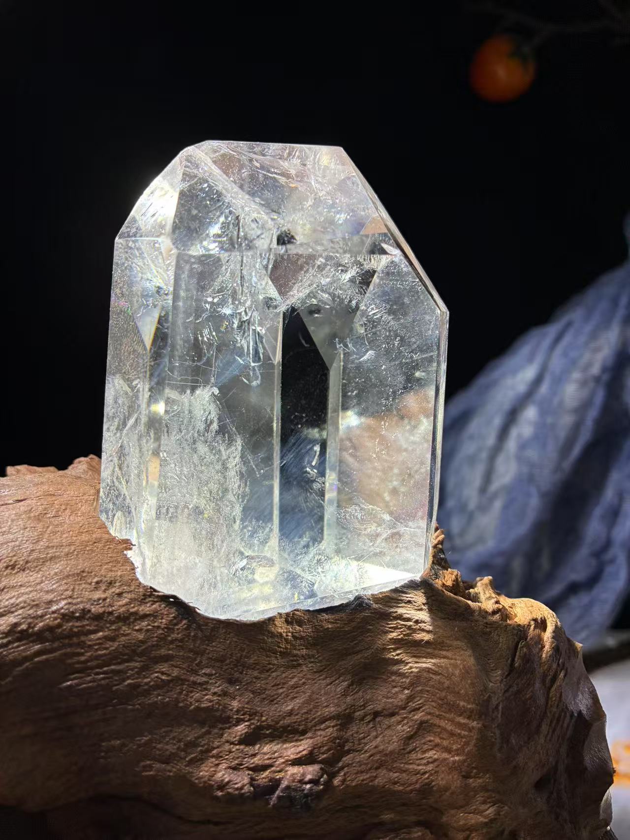 A00249 Rare natural highest quality transparent rainbow clear quartz with strong blue feather needle