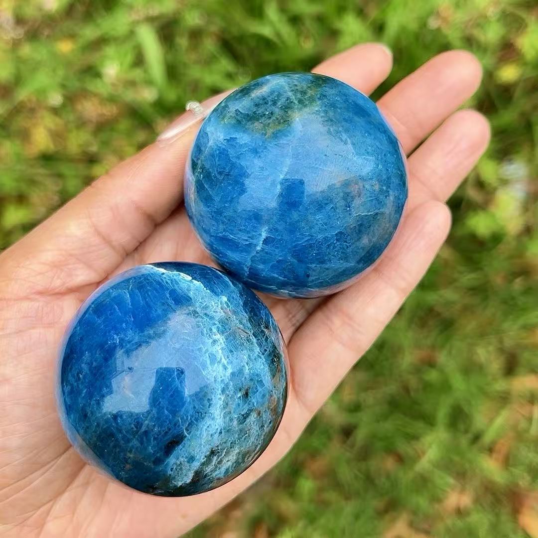 5A170G Cool Misty Blue-gray Rhombic Sphere