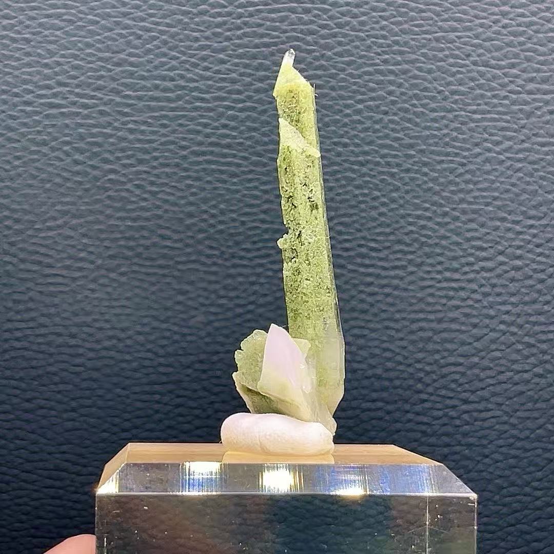 5A90G Natural Green Phantom Quartz Cluste