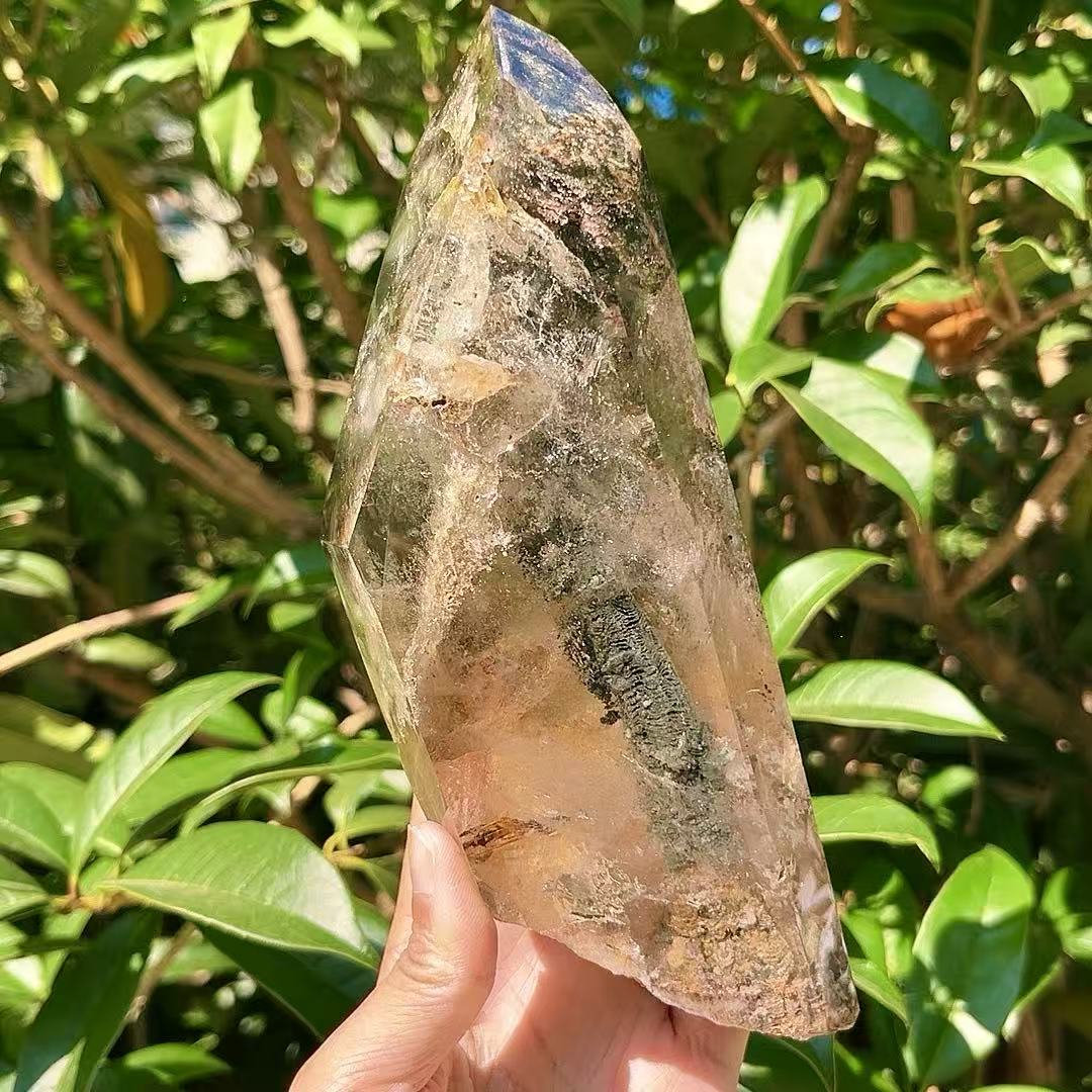 5A 1420G Natural Freeform Layered Green Phantom Crystal Point Decor