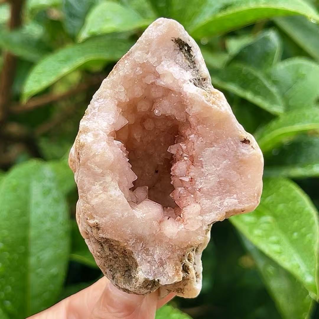 5A 110G Soft Candy Agate Geode