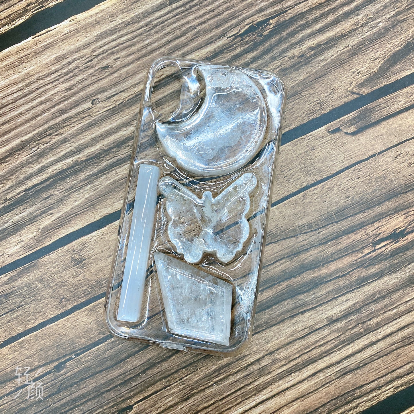 Phone case (Selenite)