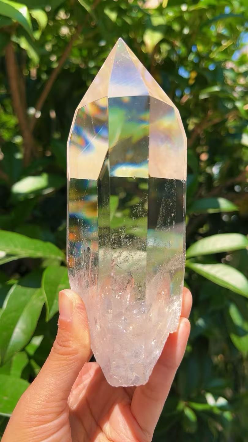 5A  770G  Sparkly  Rainbow Clear Quartz Point