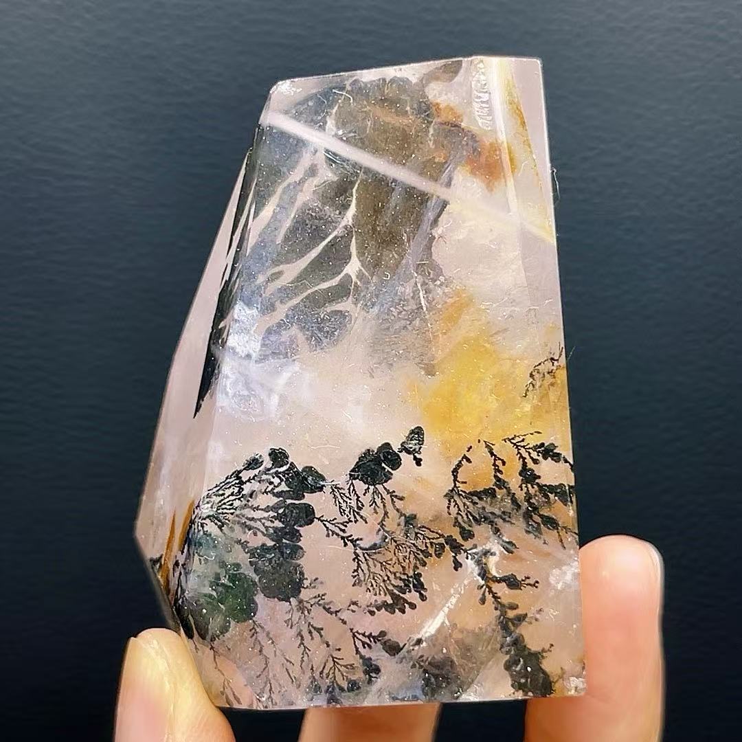 5A140G    Stunning freeform tree garden quartz