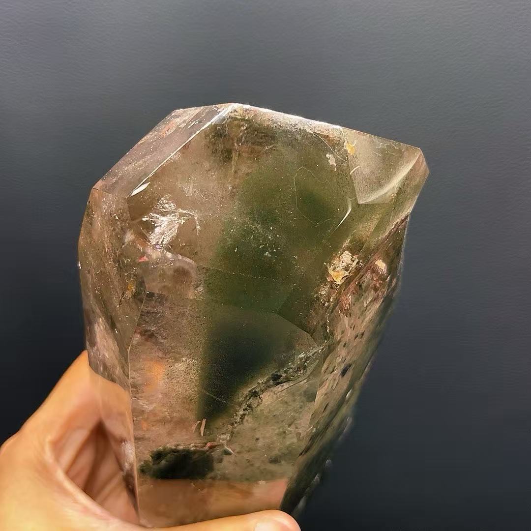 5A1790G    Premium Ultra-Clear Green Phantom Quartz Point