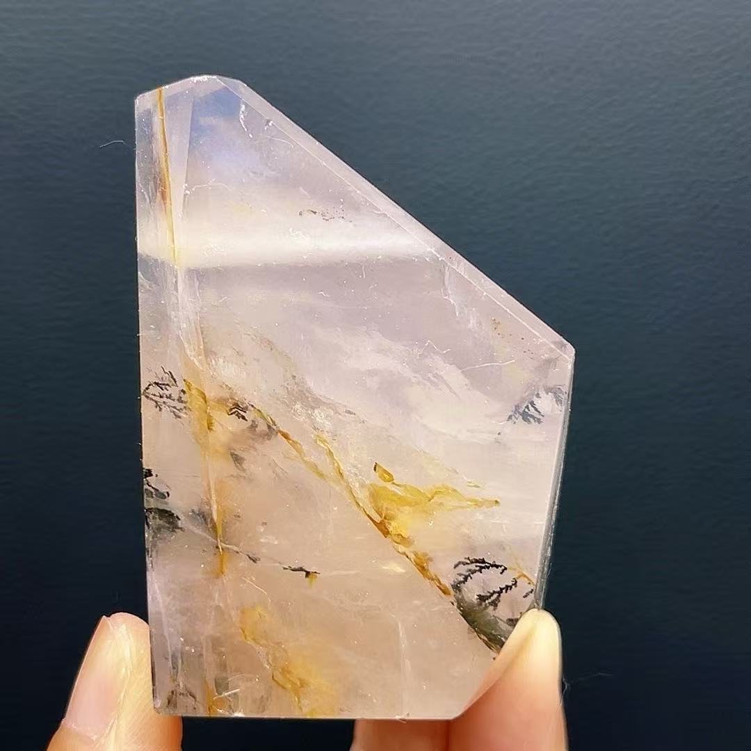 5A140G    Stunning freeform tree garden quartz