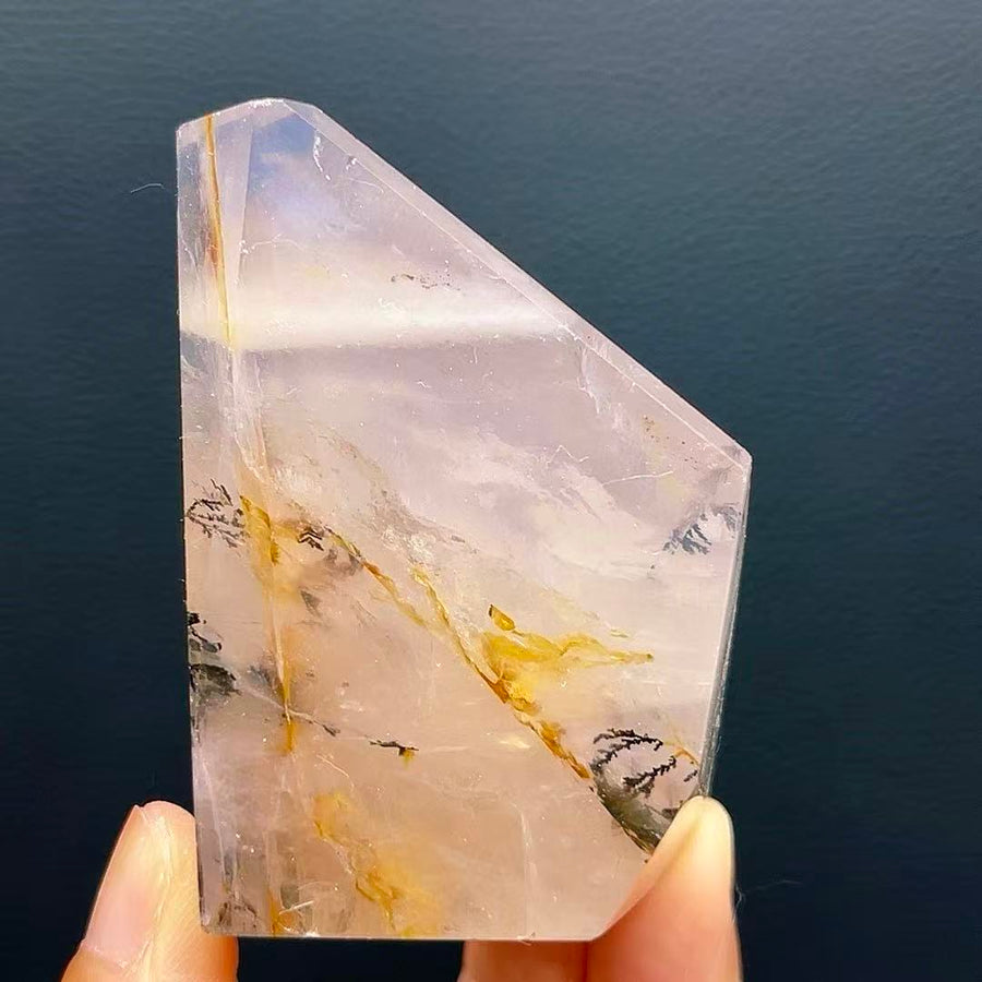 5A140G    Stunning freeform tree garden quartz