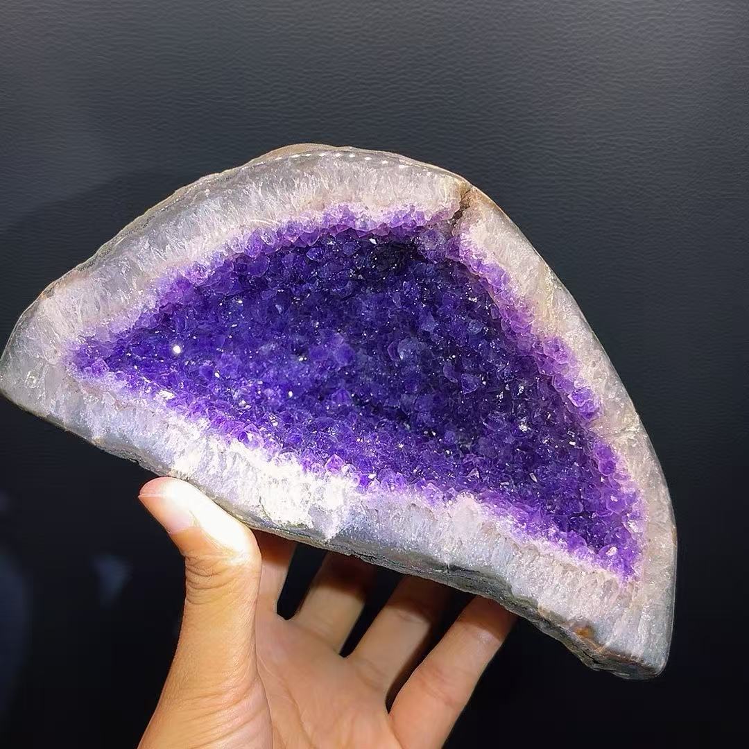 5A800G    Feng Shui Amethyst Geode Money Bag