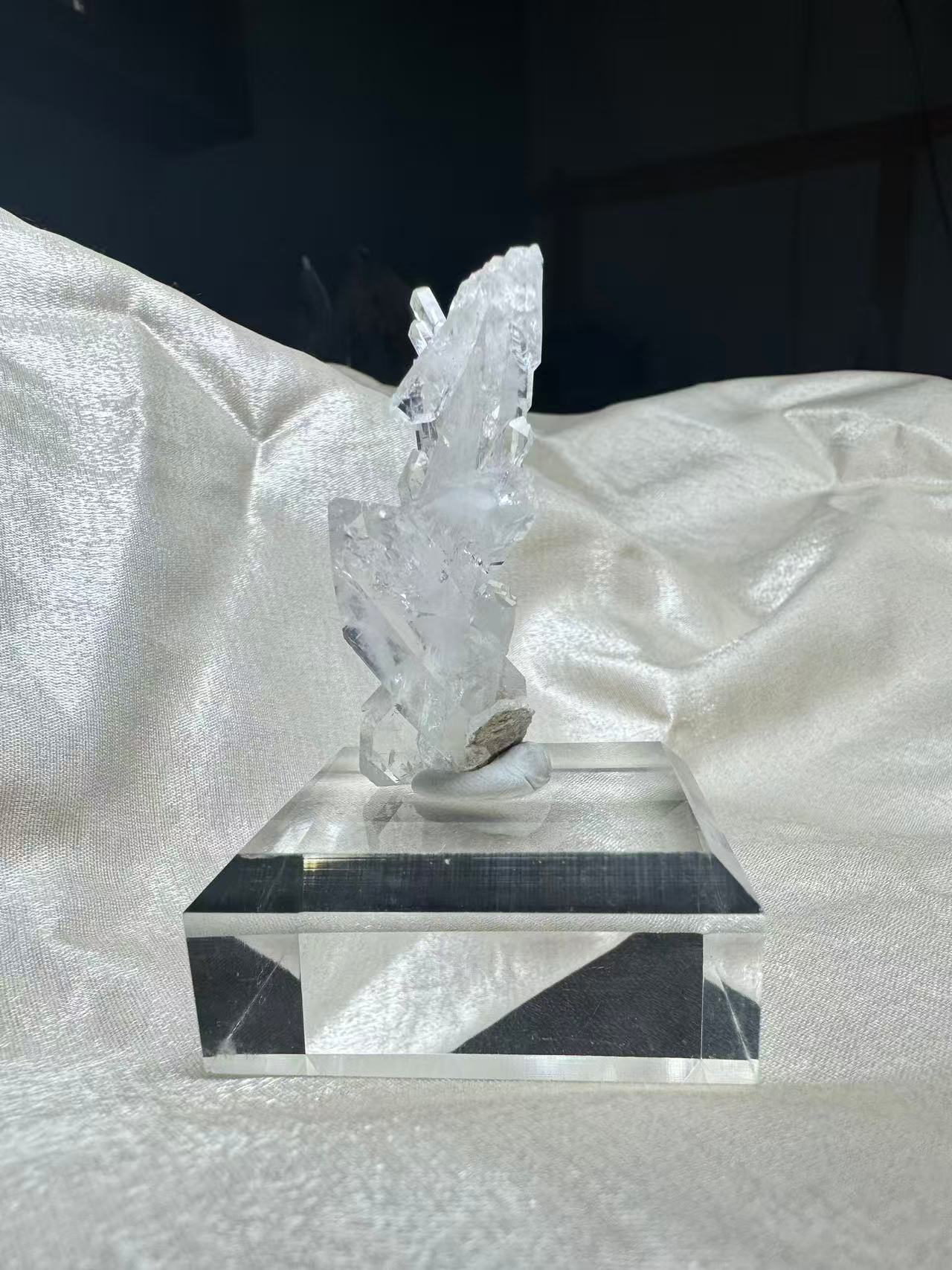 A00018 Natural  faden healing quartz with acrylic holder from pakistan