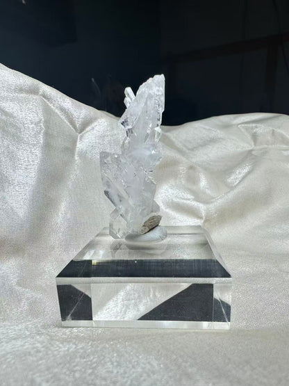 A00018 Natural  faden healing quartz with acrylic holder from pakistan
