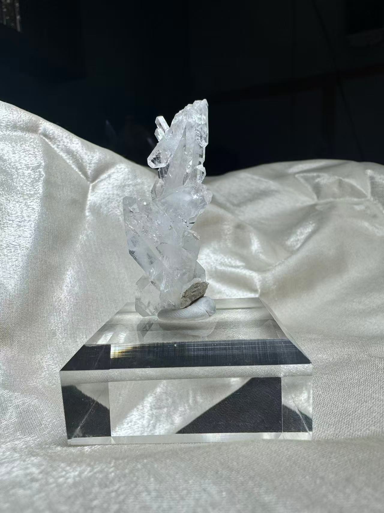 A00018 Natural  faden healing quartz with acrylic holder from pakistan