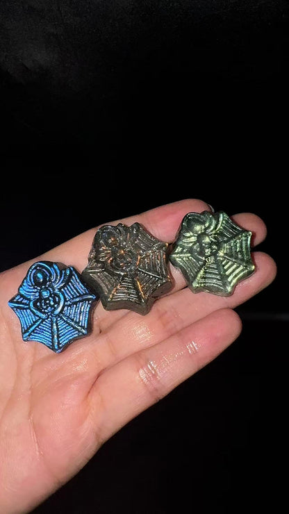 A00017 Natural labradorite spider caving (green blue orange) flash