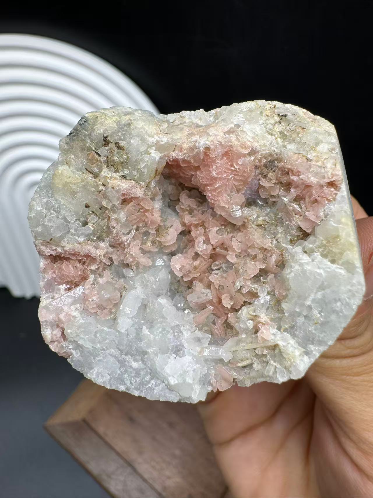 A00040 rare petals shape rhodochrosite mixed quartz and purple flourite mineral