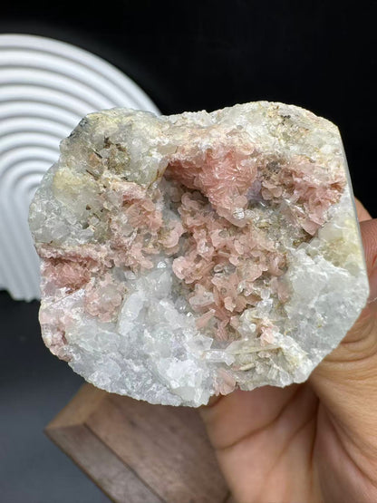 A00040 rare petals shape rhodochrosite mixed quartz and purple flourite mineral