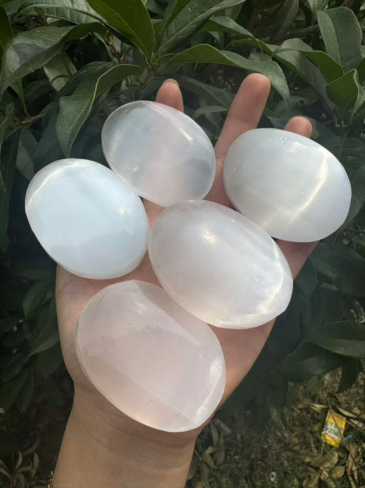 A00104 cat eye flash selenite palm (hand crystal)(cleanning crystal)