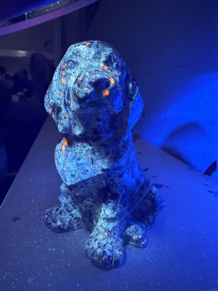A00199  beautiful yooplite uv reaction dog carving