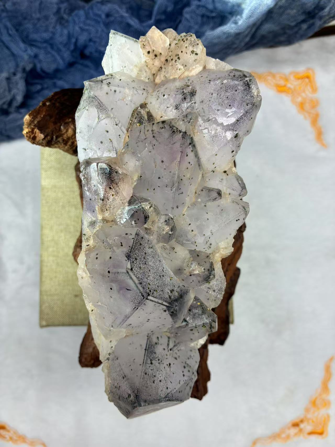 A00250 Rare natural highest quality super seven cluster with phantom mountain(golden sand/mica/rutilatedquartz/strawberry/cacoxenite/goethite)