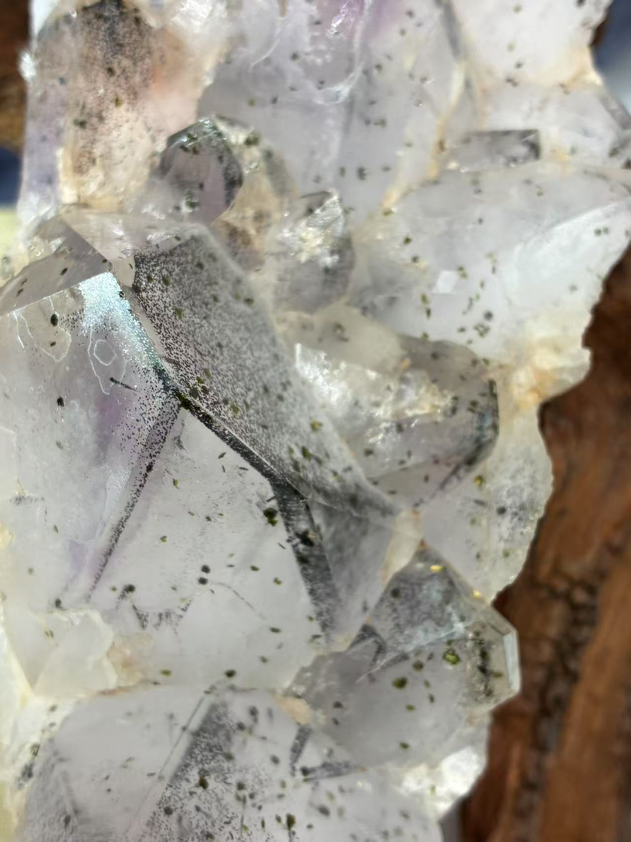 A00250 Rare natural highest quality super seven cluster with phantom mountain(golden sand/mica/rutilatedquartz/strawberry/cacoxenite/goethite)