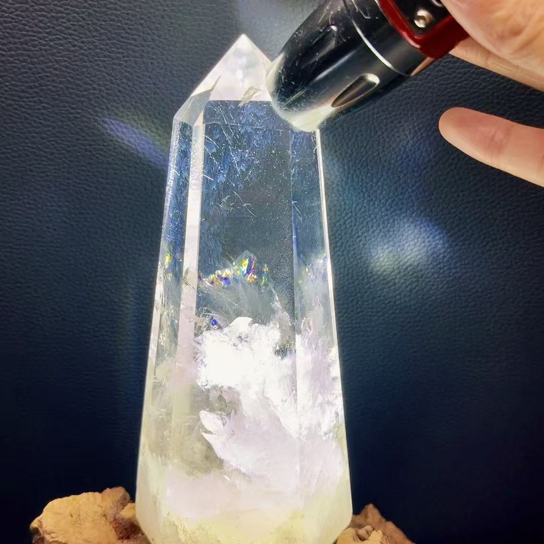 5A 1070G   Natural Strong Blue Flash Blue Needle Clear Quartz