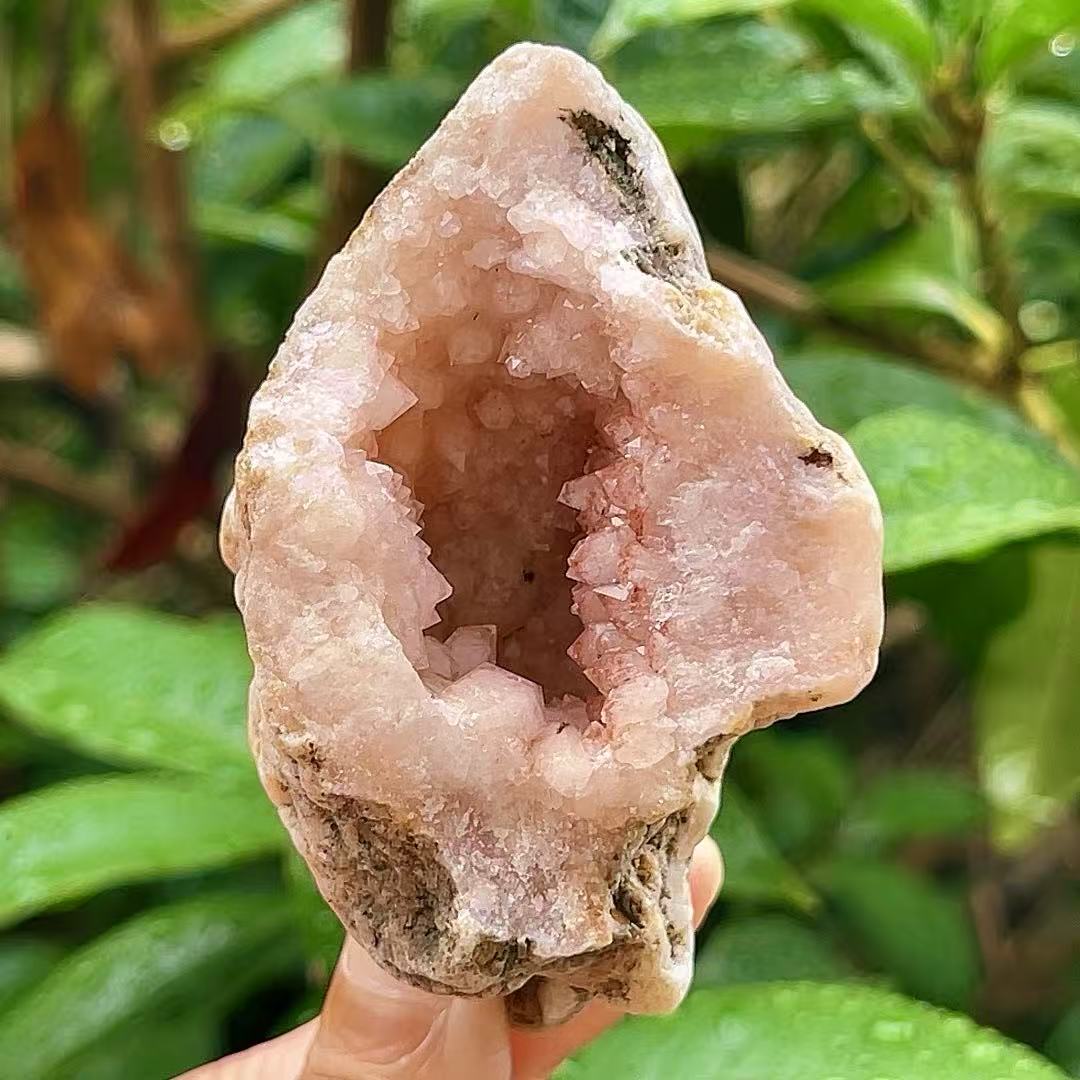 5A 110G    Soft Candy Agate Geode