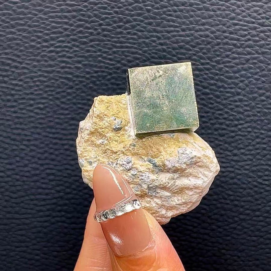 5A50G    Chalcopyrite with Host Rock Association