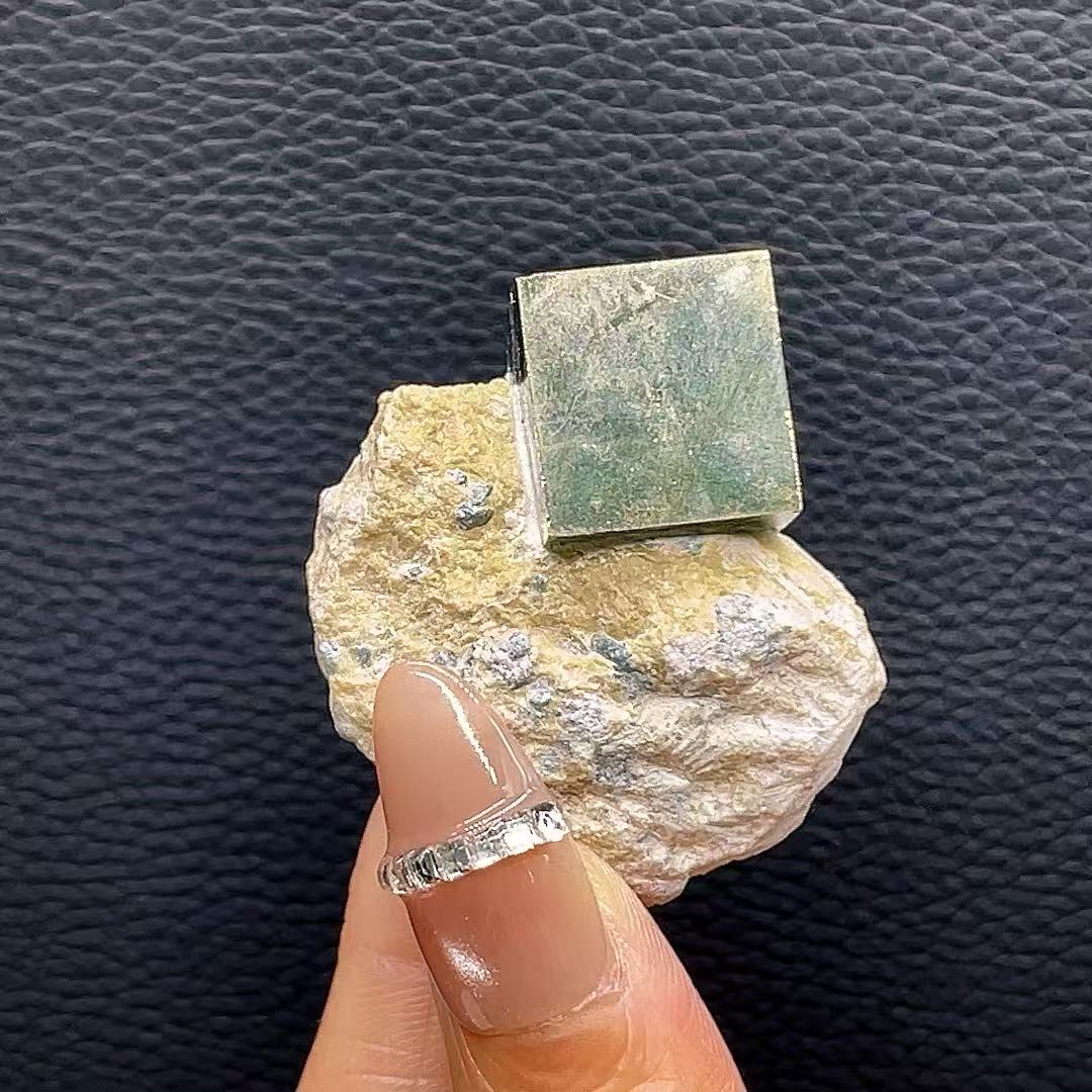 5A50G    Chalcopyrite with Host Rock Association