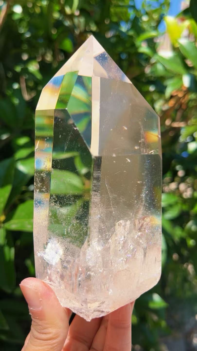 5A  770G  Sparkly  Rainbow Clear Quartz Point