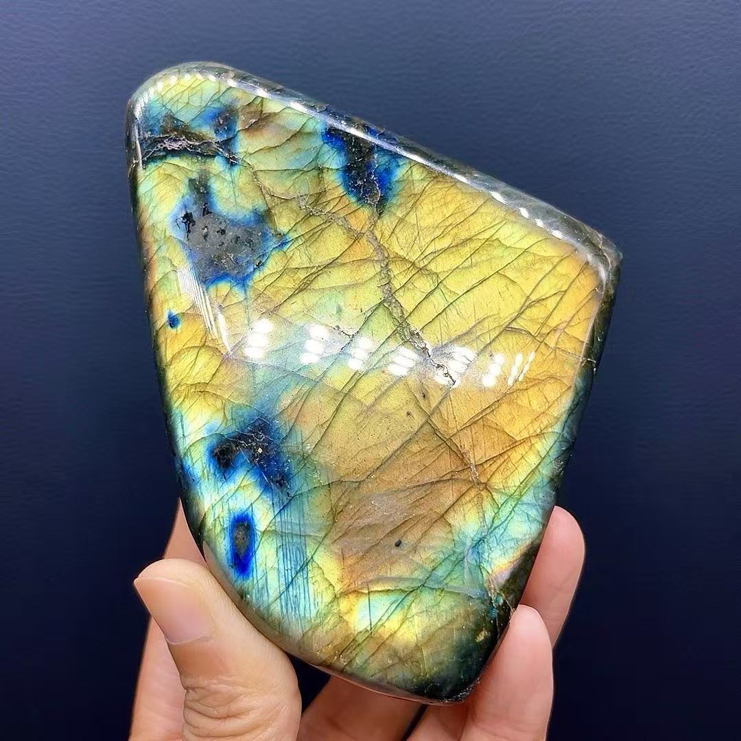 5A140G     Stunning Rainbow Flash Polished Natural Freeform Labradorite Decor