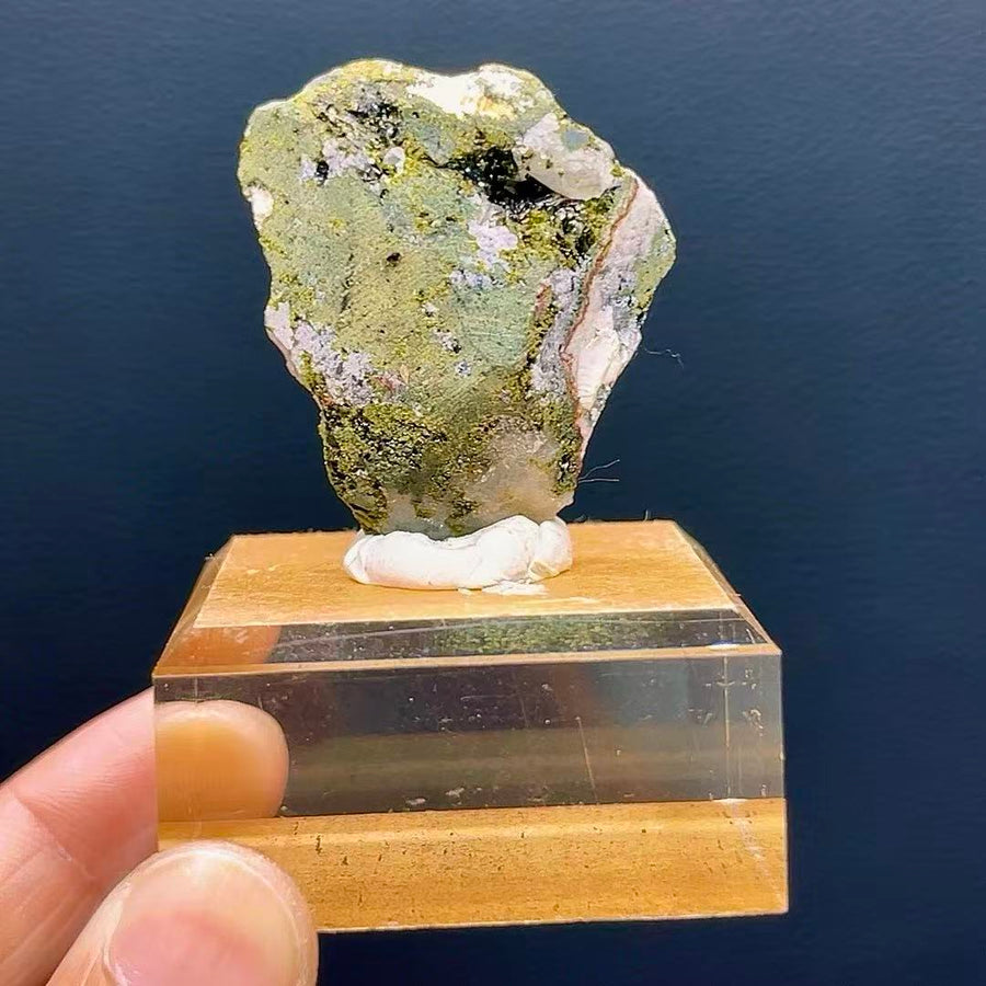 5A50G    Gorgeous green garnet intergrown with quartz