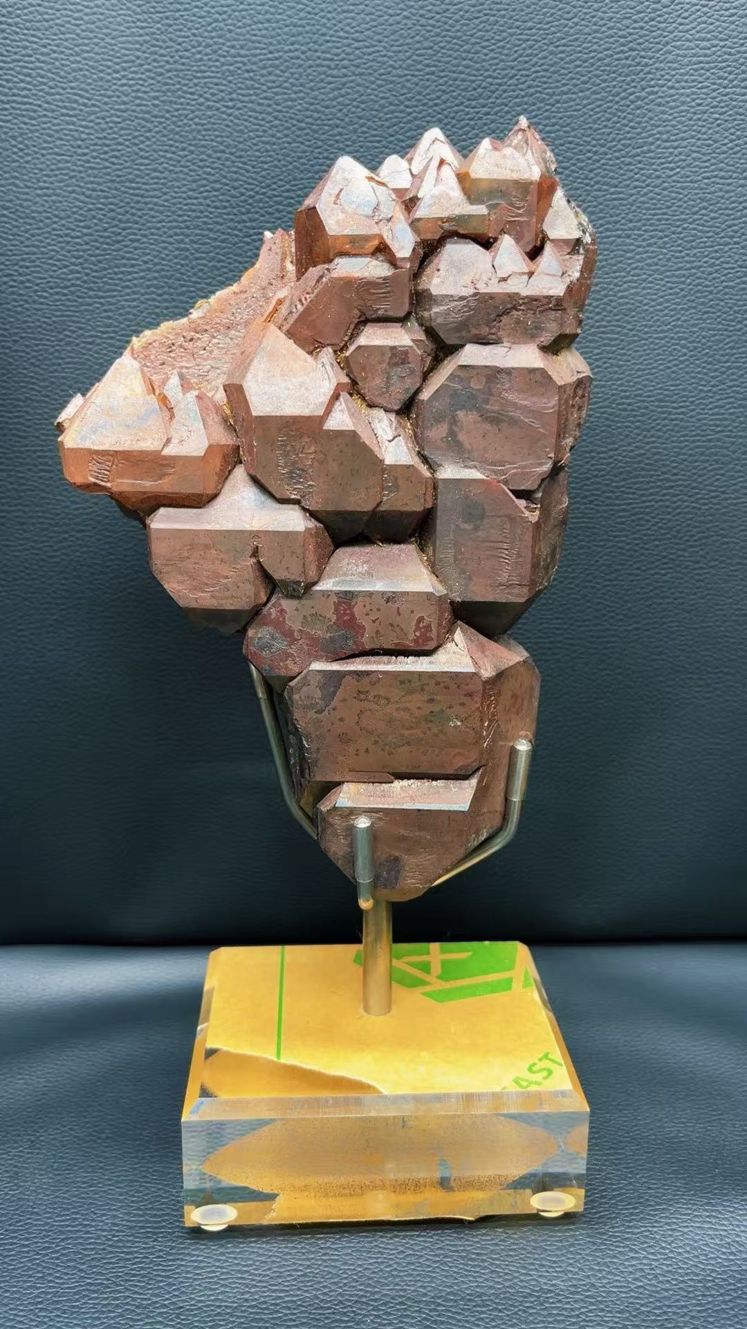 5A  1300G  Red Mud Skeletal Quartz