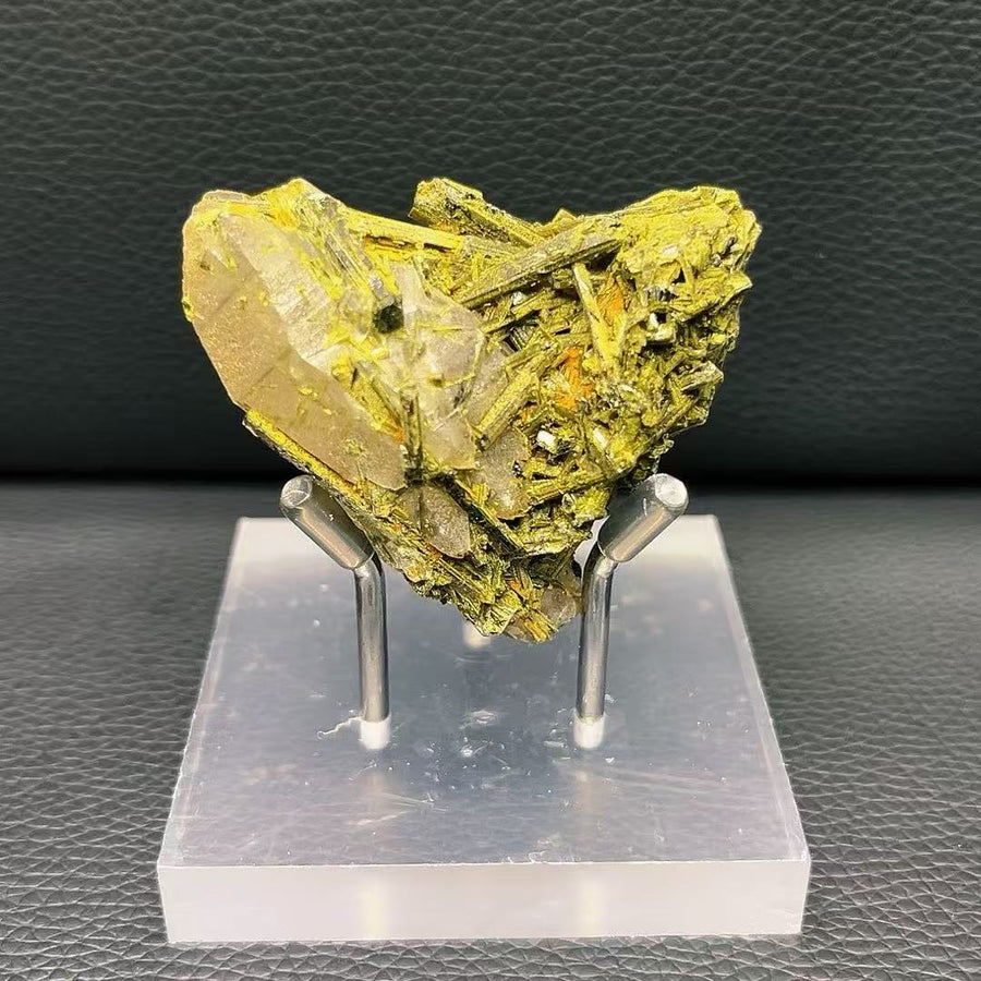 5A60G    Stunning epidote & clear quartz intergrowth