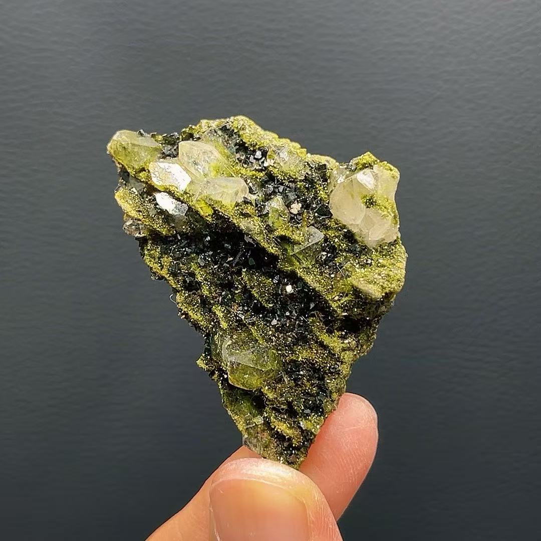 5A50G    Gorgeous green garnet intergrown with quartz