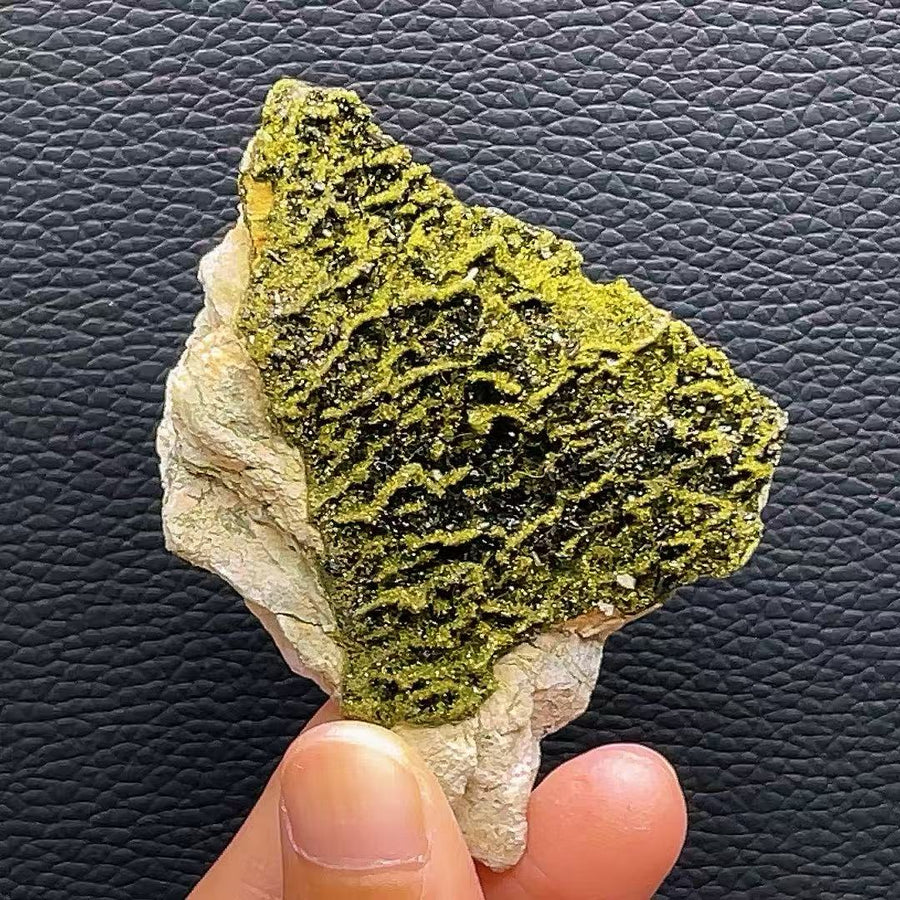 5A50G    Gorgeous green garnet intergrown with quartz
