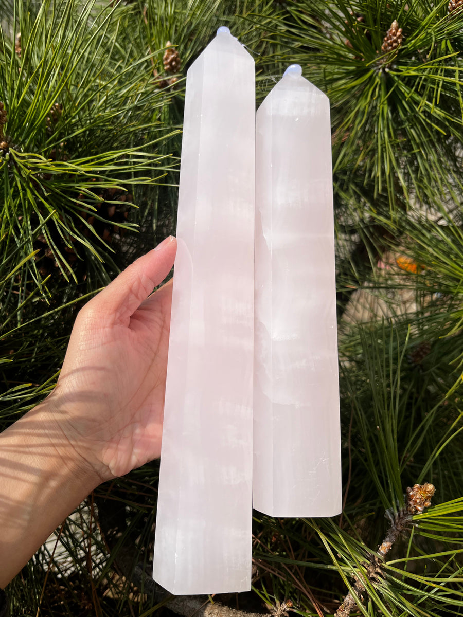 5A 2690G   Natural Rose Quartz Column