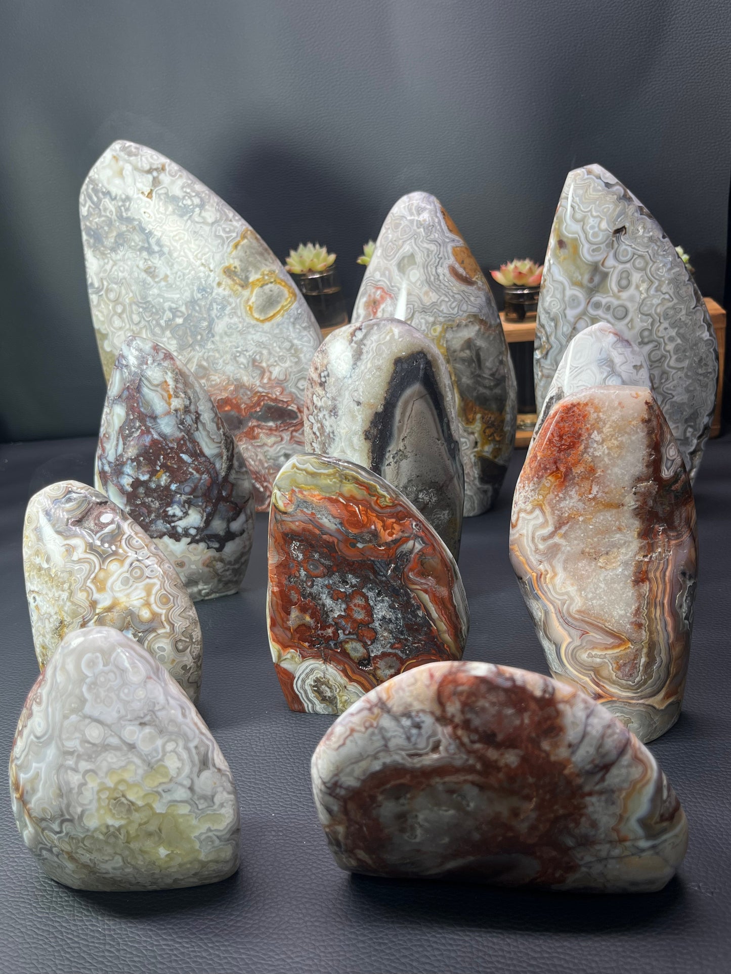 5A500G      Premium Natural Silk Agate Ornament
