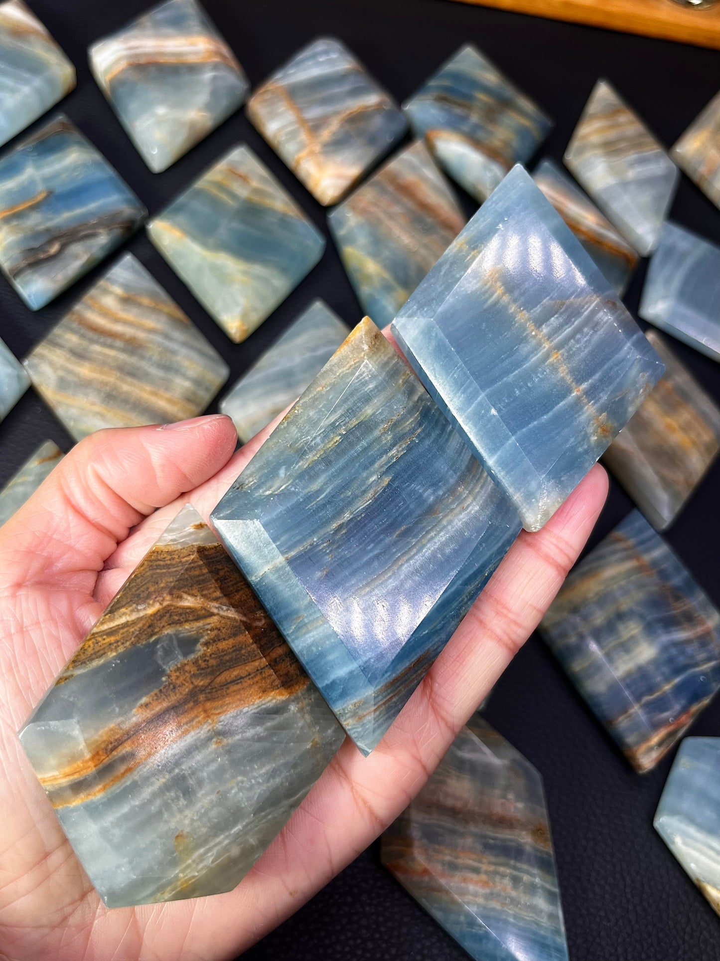 5A65G  Premium Blue Onyx Diamond Crystal