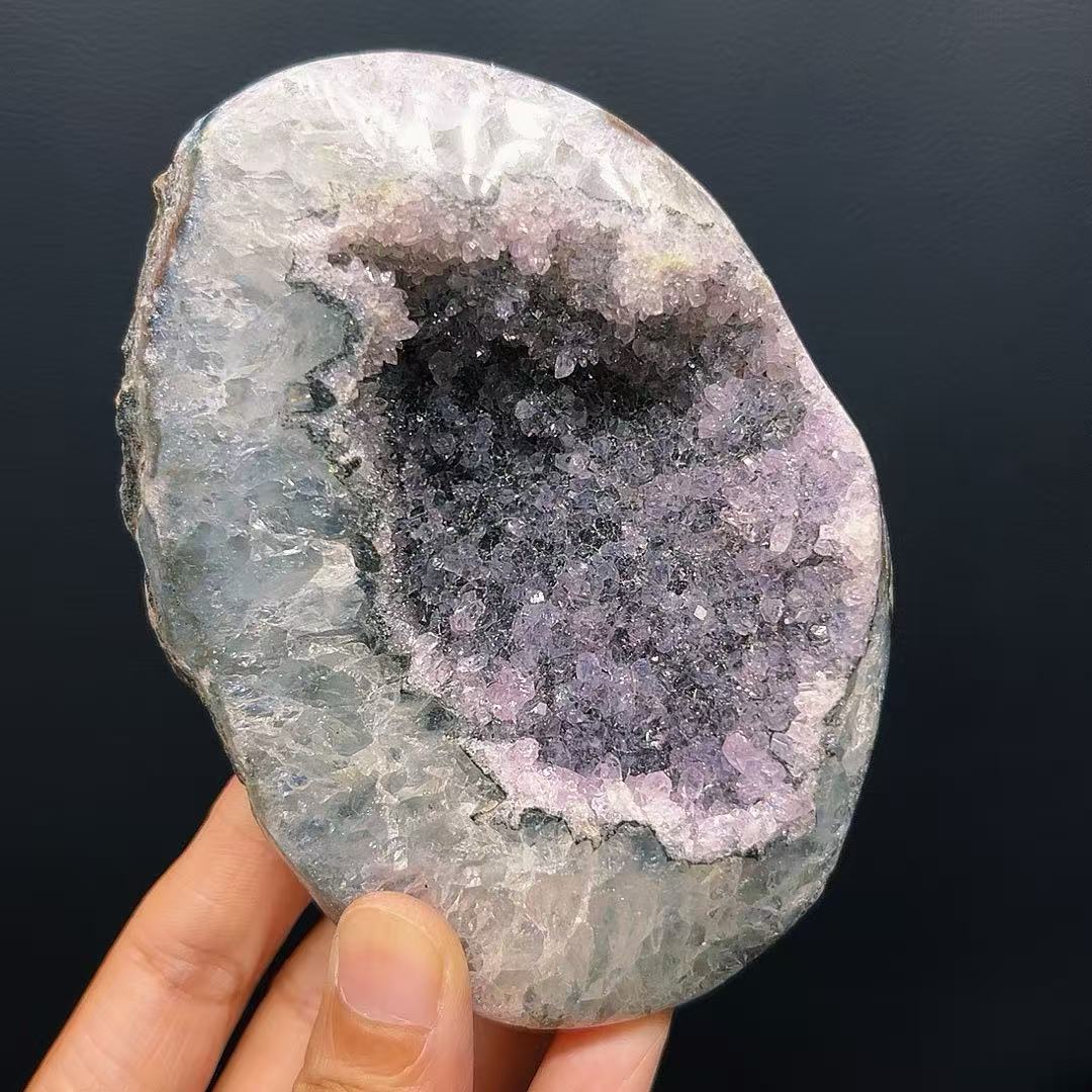5A800G    Feng Shui Amethyst Geode Money Bag