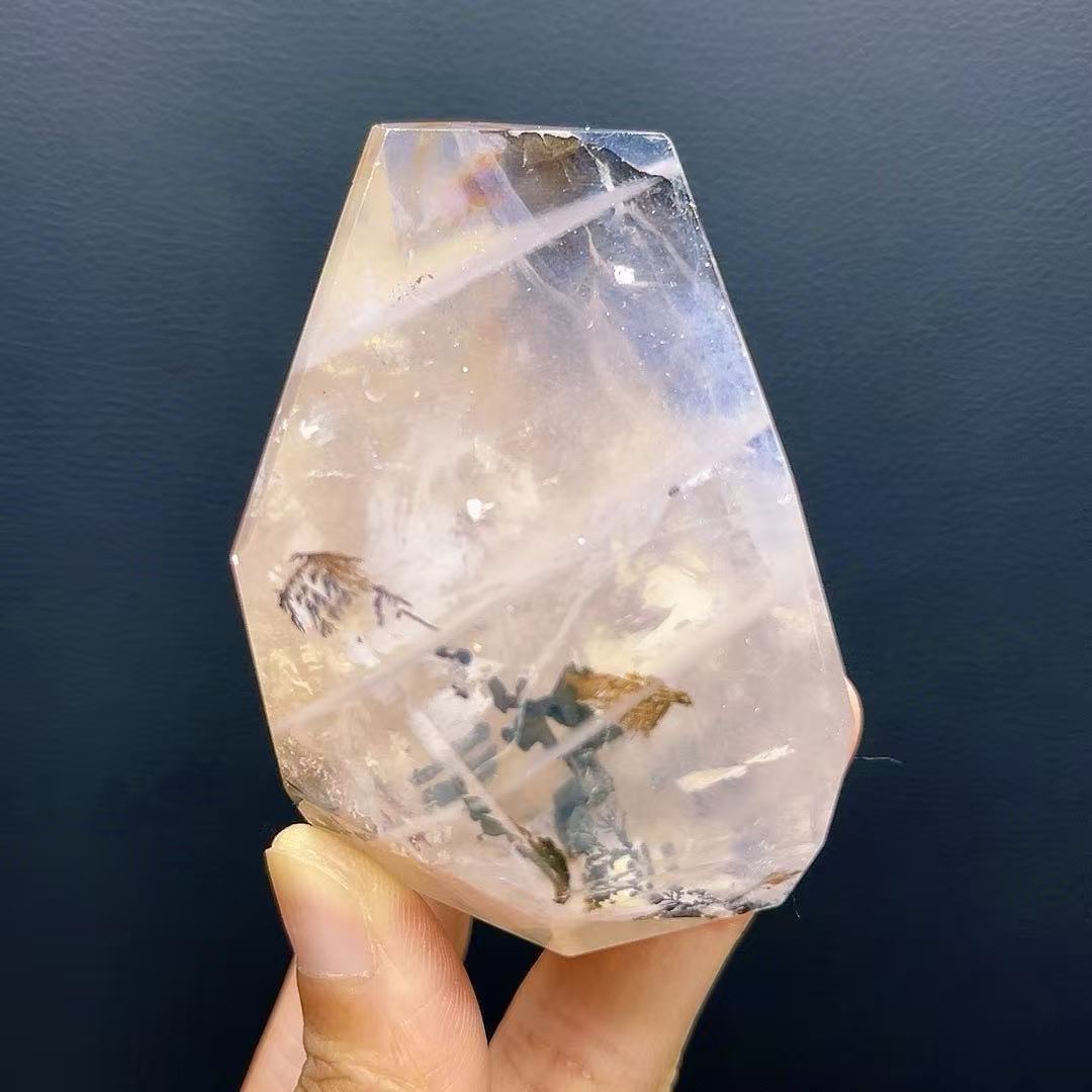 5A140G    Stunning freeform tree garden quartz