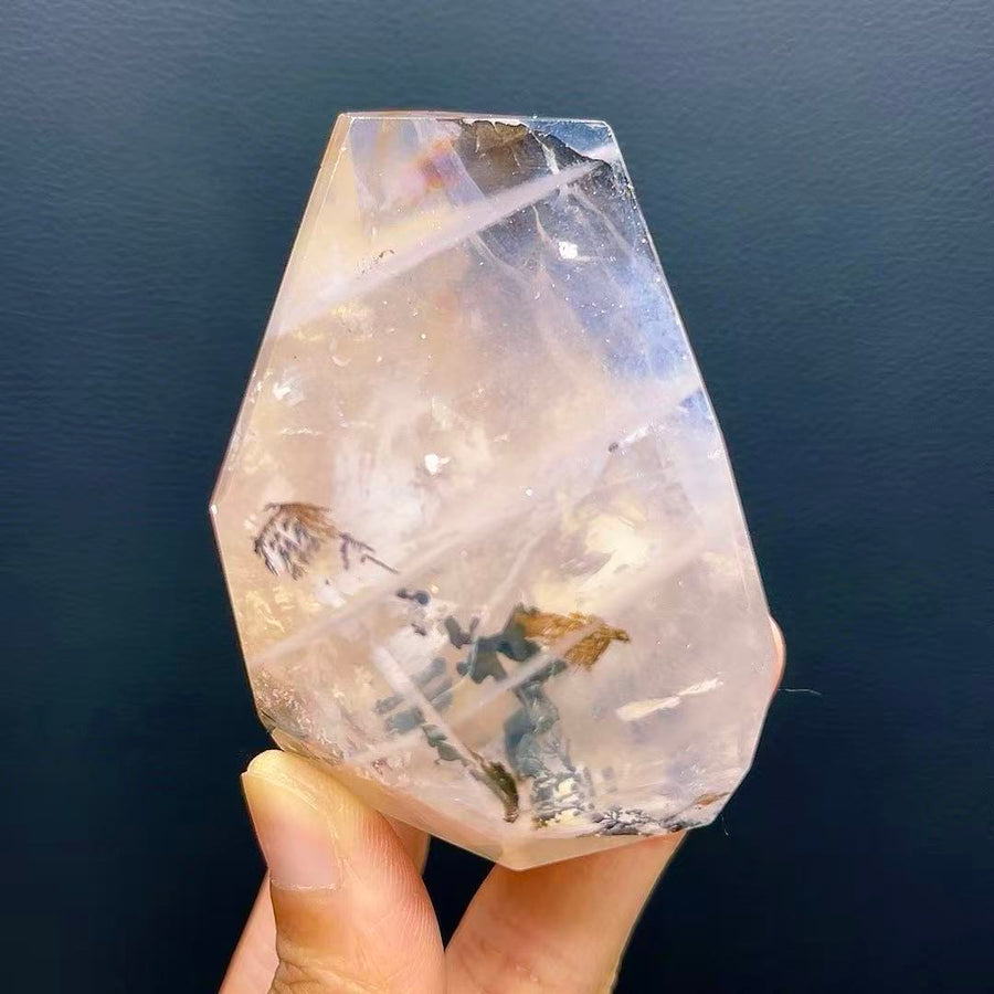 5A140G    Stunning freeform tree garden quartz